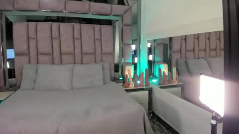 GIRL GRAY online show from 05.23.26
