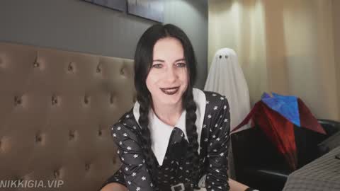 Snapshot of girl_i_am chatting on 10.31.25 Nikki online show from 10.31.25