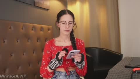 Snapshot of girl_i_am chatting on 11.16.25 Nikki online show from 11.16.25