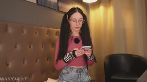 Snapshot of girl_i_am chatting on 11.21.25 Nikki online show from 11.21.25