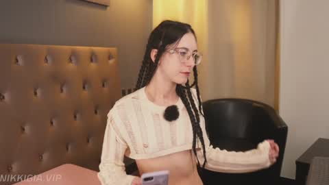 Snapshot of girl_i_am chatting on 11.23.25 Nikki online show from 11.23.25