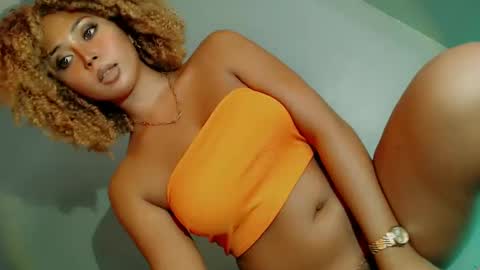 Snapshot of girl_in_black chatting on 02.20.25 Nikka Gadavida online show from 02.20.25