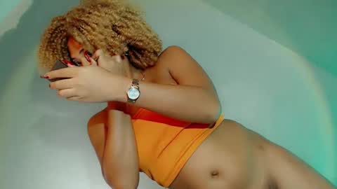 Snapshot of girl_in_black chatting on 02.25.25 Nikka Gadavida online show from 02.25.25