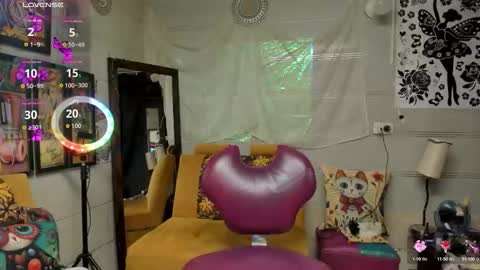 Snapshot of girl_luna_ chatting on 09.18.25 girl_luna_ online show from 09.18.25