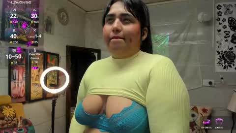 Snapshot of girl_luna_ chatting on 09.19.25 girl_luna_ online show from 09.19.25