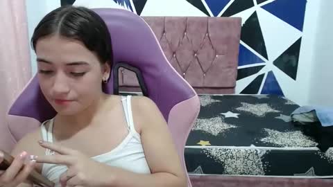 Snapshot of girl_princess18 chatting on 10.31.25 girl_princess18 online show from 10.31.25