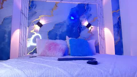 Snapshot of girls_from_medellin chatting on 11.04.25 eleanor and celeste online show from 11.04.25