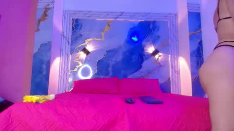 Snapshot of girls_from_medellin chatting on 11.11.25 eleanor and celeste online show from 11.11.25