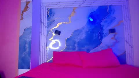 Snapshot of girls_from_medellin chatting on 11.25.25 eleanor and celeste online show from 11.25.25