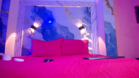 Snapshot of girls_from_medellin chatting on 11.27.25 eleanor and celeste online show from 11.27.25