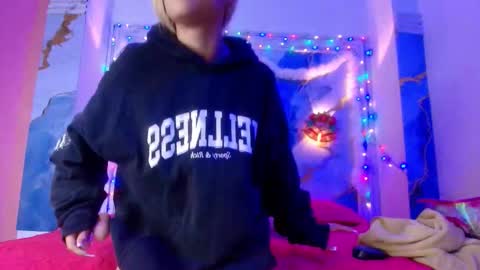 Snapshot of girls_from_medellin chatting on 12.05.25 eleanor and celeste online show from 12.05.25