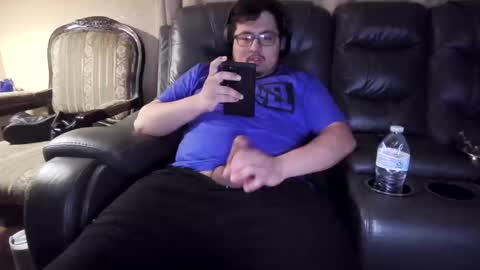 Snapshot of girthysausage904344 chatting on 12.30.24 GirthySausage online show from 12.30.24