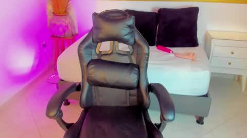 G I S E online show from 04.08.26