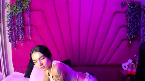 Snapshot of gisell_squirt chatting on 10.07.25 gisell_squirt online show from 10.07.25
