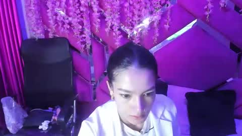 Snapshot of gisell_squirt chatting on 10.09.25 gisell_squirt online show from 10.09.25