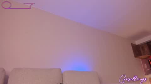 Instagram gisellee  22  online show from 01.14.26