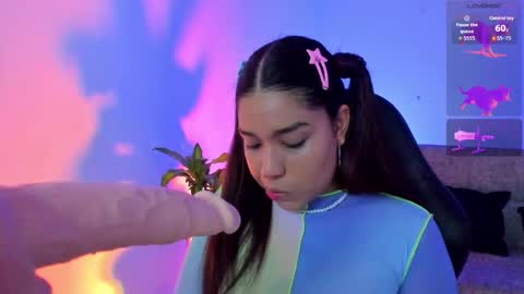 Snapshot of giselle_upp chatting on 11.12.25 Giselle online show from 11.12.25