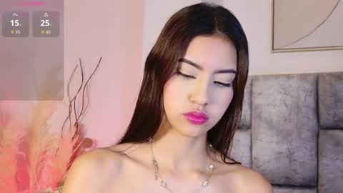 Snapshot of giselleclair chatting on 11.13.25 giselleclair online show from 11.13.25