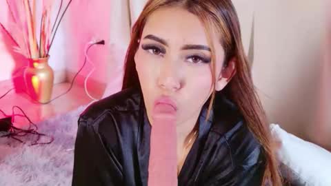 Snapshot of giselleclair chatting on 12.20.25 giselleclair online show from 12.20.25