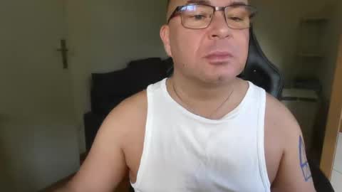 Snapshot of giulio203 chatting on 09.27.25 giulio203 online show from 09.27.25