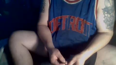 Snapshot of givr6inches chatting on 09.28.25 e-Bizl online show from 09.28.25