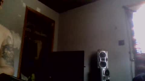 Snapshot of givr6inches chatting on 10.03.25 e-Bizl online show from 10.03.25