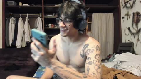 Snapshot of gladiattoor chatting on 12.22.24 edward online show from 12.22.24