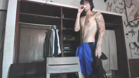 Snapshot of gladiattoor chatting on 01.22.25 edward online show from 01.22.25