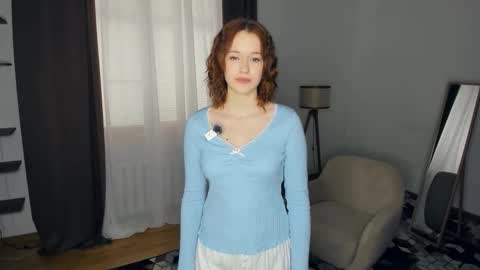 Snapshot of glammy_too chatting on 11.25.25 Amelia online show from 11.25.25