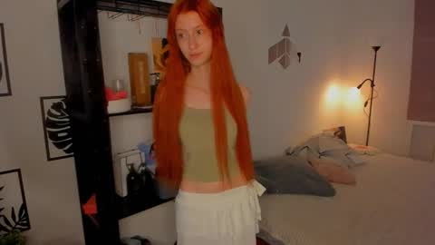 Snapshot of glassrift chatting on 11.24.25 Elice online show from 11.24.25