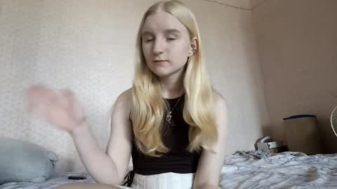 Laura online show from 04.10.26