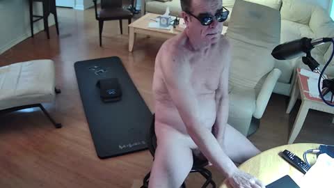 Snapshot of glennbootycam chatting on 12.06.24 glennbitch online show from 12.06.24