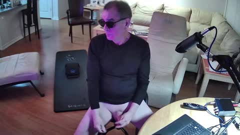 Snapshot of glennbootycam chatting on 02.20.25 glennbitch online show from 02.20.25