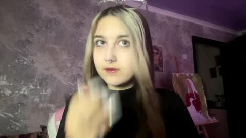 Snapshot of glenniekinney chatting on 04.15.26 Kelly online show from 04.15.26