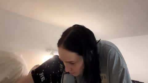 Snapshot of glennissawhill chatting on 10.14.25 Bella online show from 10.14.25