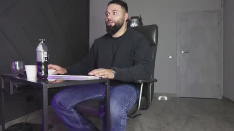 Matthew .. for short call me Matt online show from 10.19.25