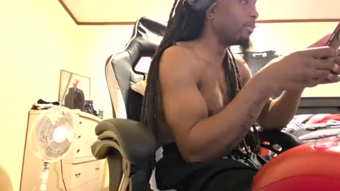 glomightyj online show from 04.15.26