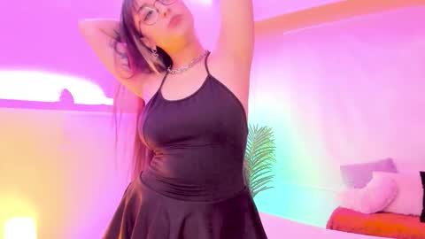 Mimi online show from 11.15.25