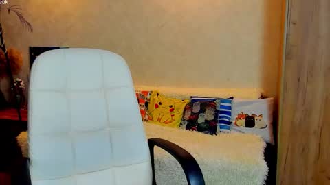 Gloria Wood online show from 12.04.25