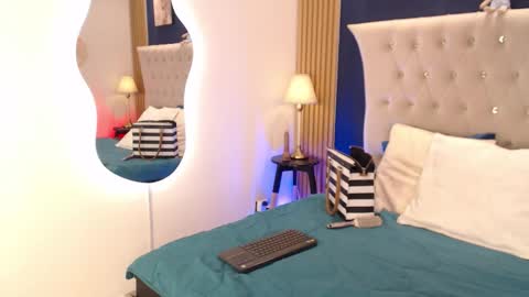 Snapshot of glory_shine chatting on 02.16.26 Glory online show from 02.16.26