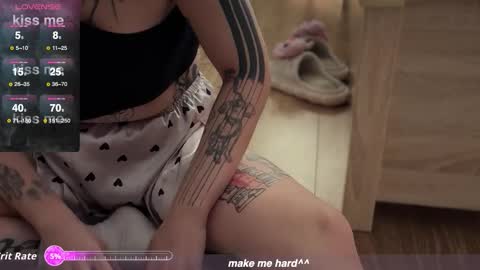 Snapshot of gloryaaaa chatting on 10.17.25 I want to make you happy and lovense online show from 10.17.25