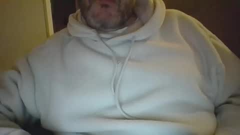 Snapshot of gloscam chatting on 11.30.25 Gloscam online show from 11.30.25