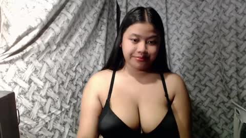 Snapshot of glossyrina chatting on 08.01.26 Rina3 online show from 08.01.26