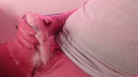 Glove Mad online show from 01.12.25