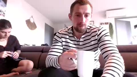 Snapshot of gnl_ chatting on 12.14.25 gnl_ online show from 12.14.25