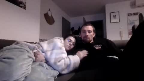 Snapshot of gnl_ chatting on 12.17.25 gnl_ online show from 12.17.25