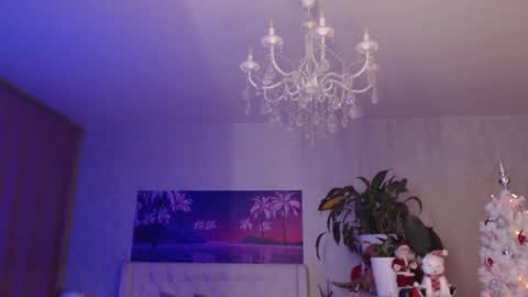 Snapshot of goddes_goldie chatting on 12.24.24 Goldie online show from 12.24.24