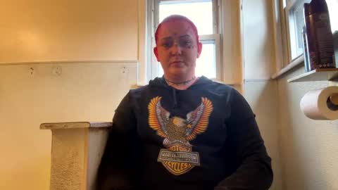 Snapshot of goddess182002 chatting on 10.27.25 goddess182002 online show from 10.27.25