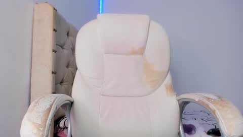 Ariluz online show from 02.21.25