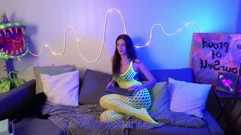 Snapshot of goddess_marylin chatting on 01.21.25 330 UTC2 girls online show from 01.21.25
